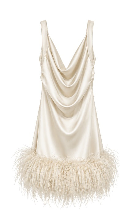 Vestido Cetim Dégagé com Plumas